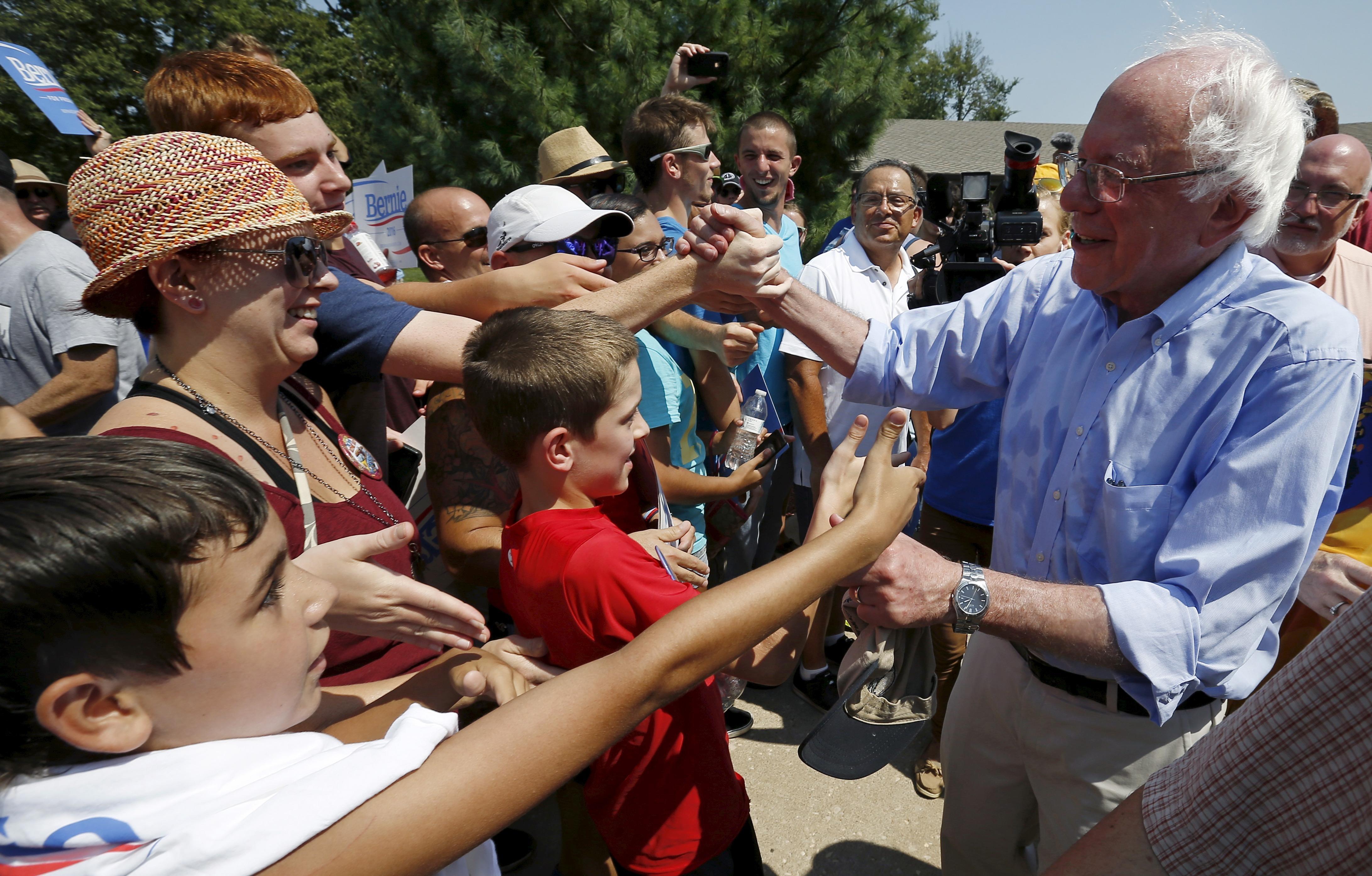 Are Iowa voters having a summer romance with Sanders, Trump?