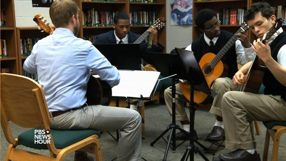 Classical guitar helps kids in trouble change their tune image