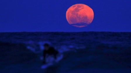 Video thumbnail: PBS NewsHour Skygazers moonstruck over ‘super’ rare eclipse