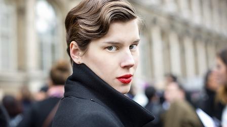 Video thumbnail: PBS NewsHour How the Sartorialist makes street style click