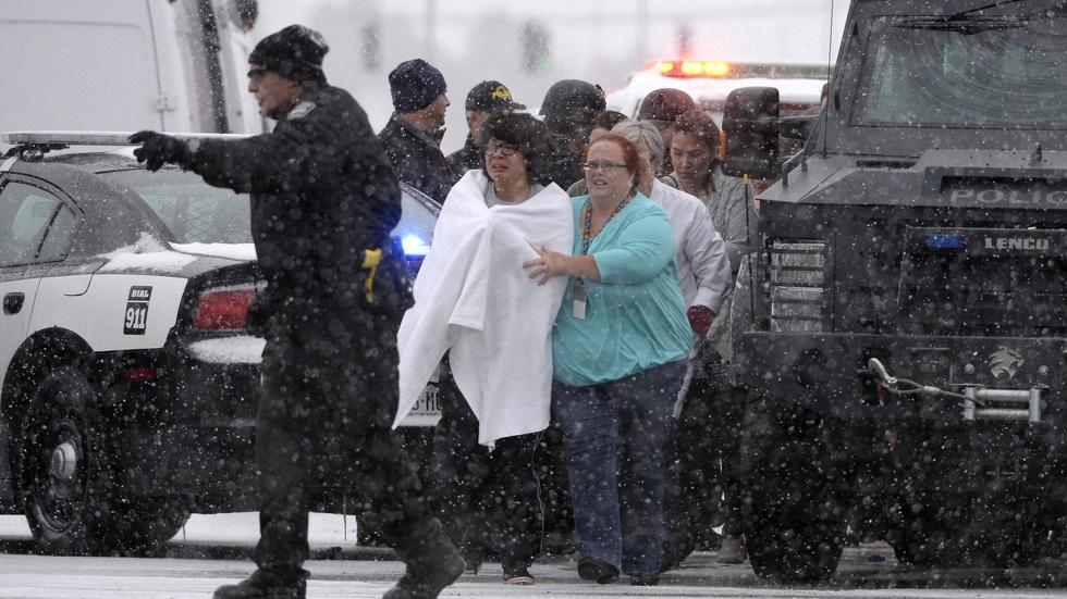 Gunman storms Planned Parenthood in hours-long siege image