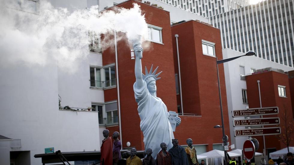 Climate talks move forward, but political roadblocks remain image