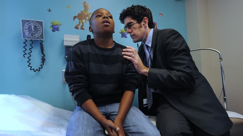 Living with stress for too long may be giving kids asthma image