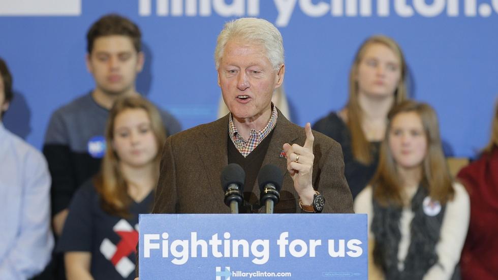 Bill Clinton returns to the trail to campaign for Hillary image