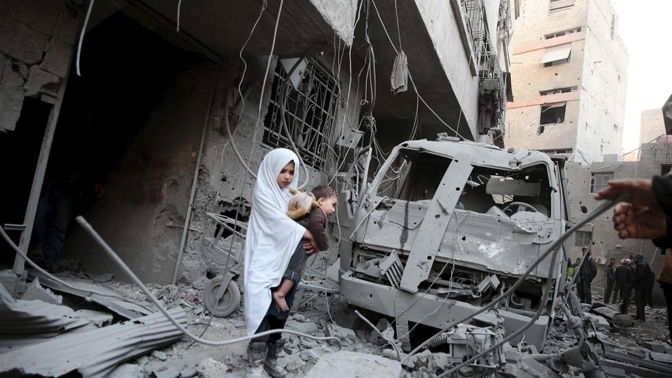 Why has it been so hard to get aid to Syrians under siege? image