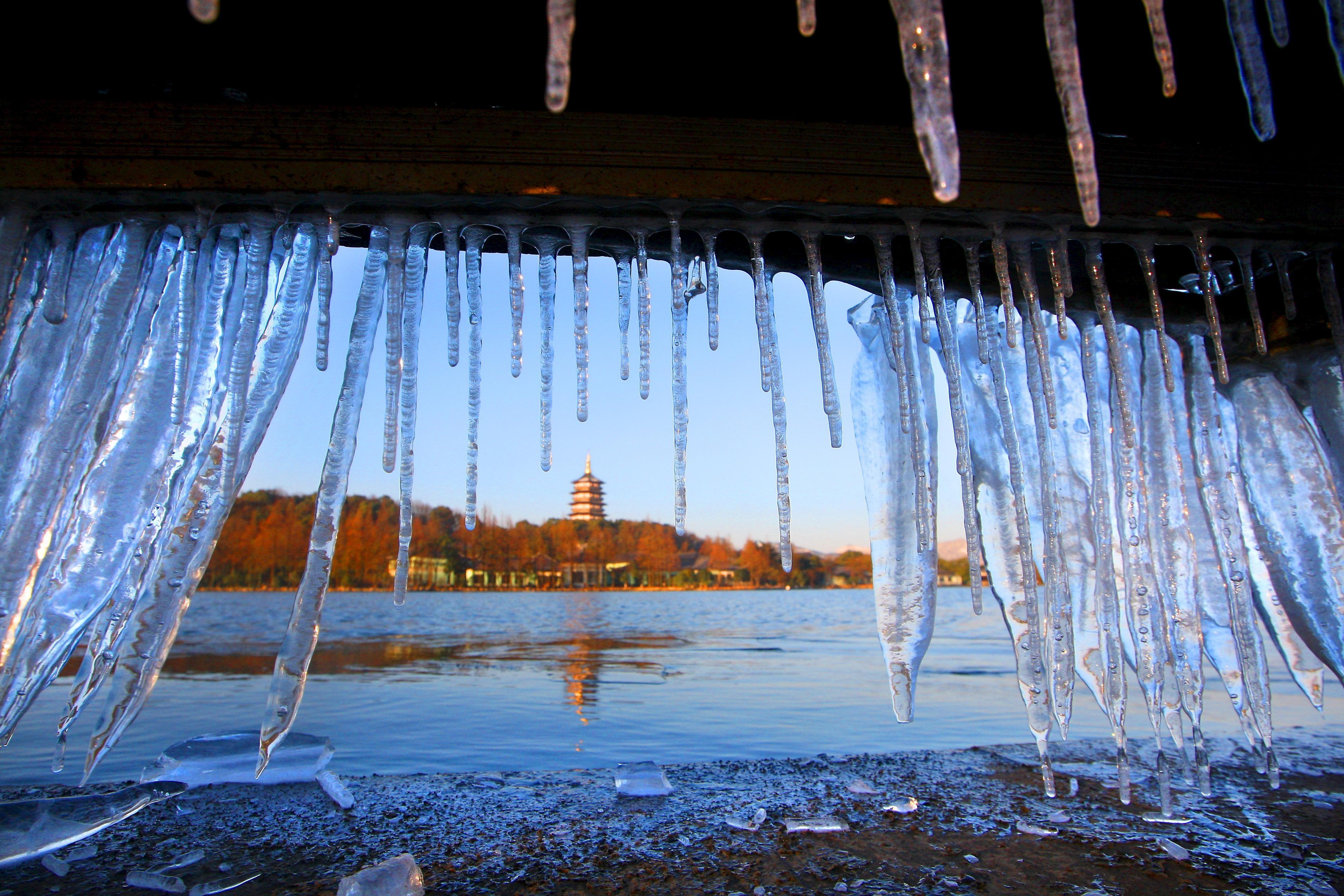 News Wrap: Abnormal cold snap kills dozens in East Asia