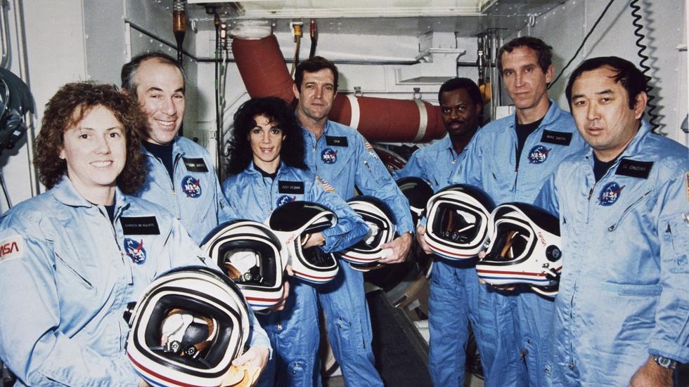 Remembering Challenger, disaster that shook up space flight image
