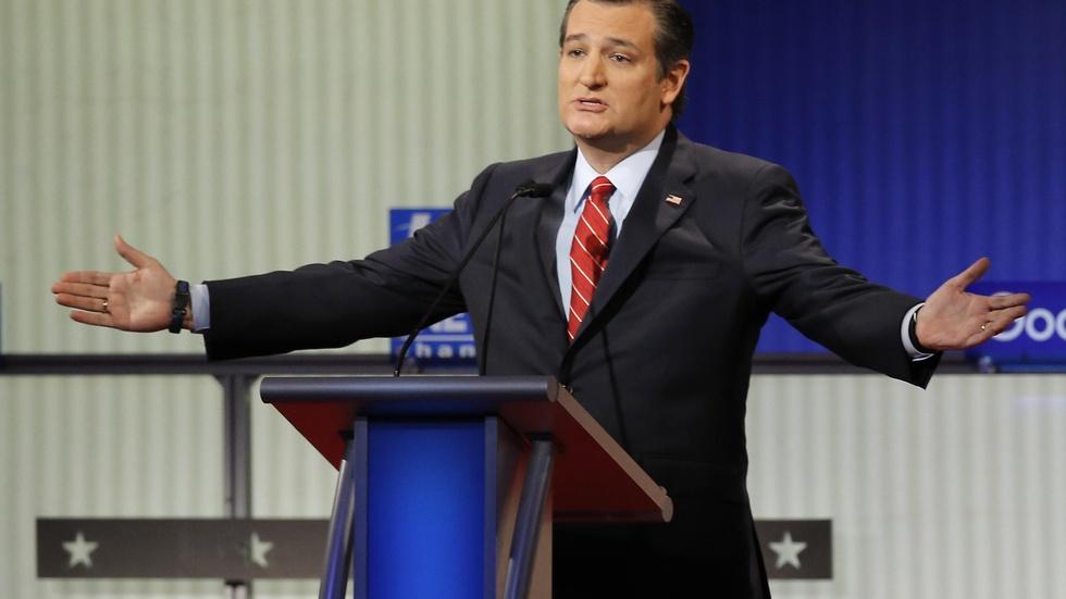 Cruz plays defense in final debate before Iowa image