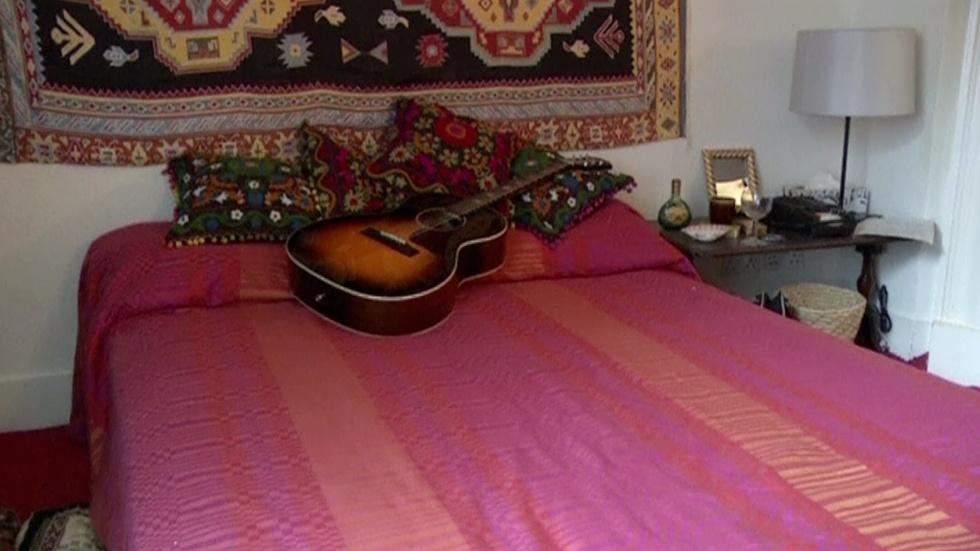 Inside Jimi Hendrix's 1960s London pad image