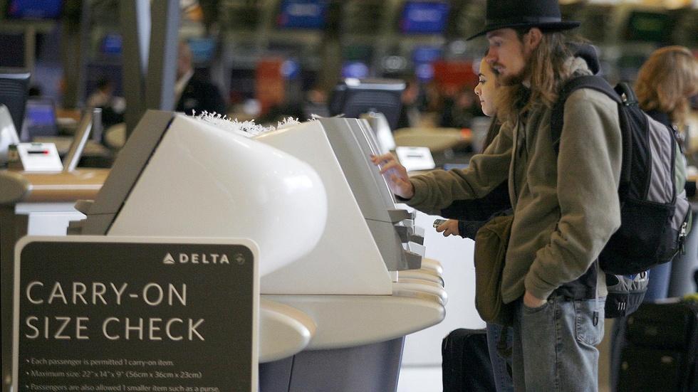 Congress considers cracking down on 'soaring' airline fees image