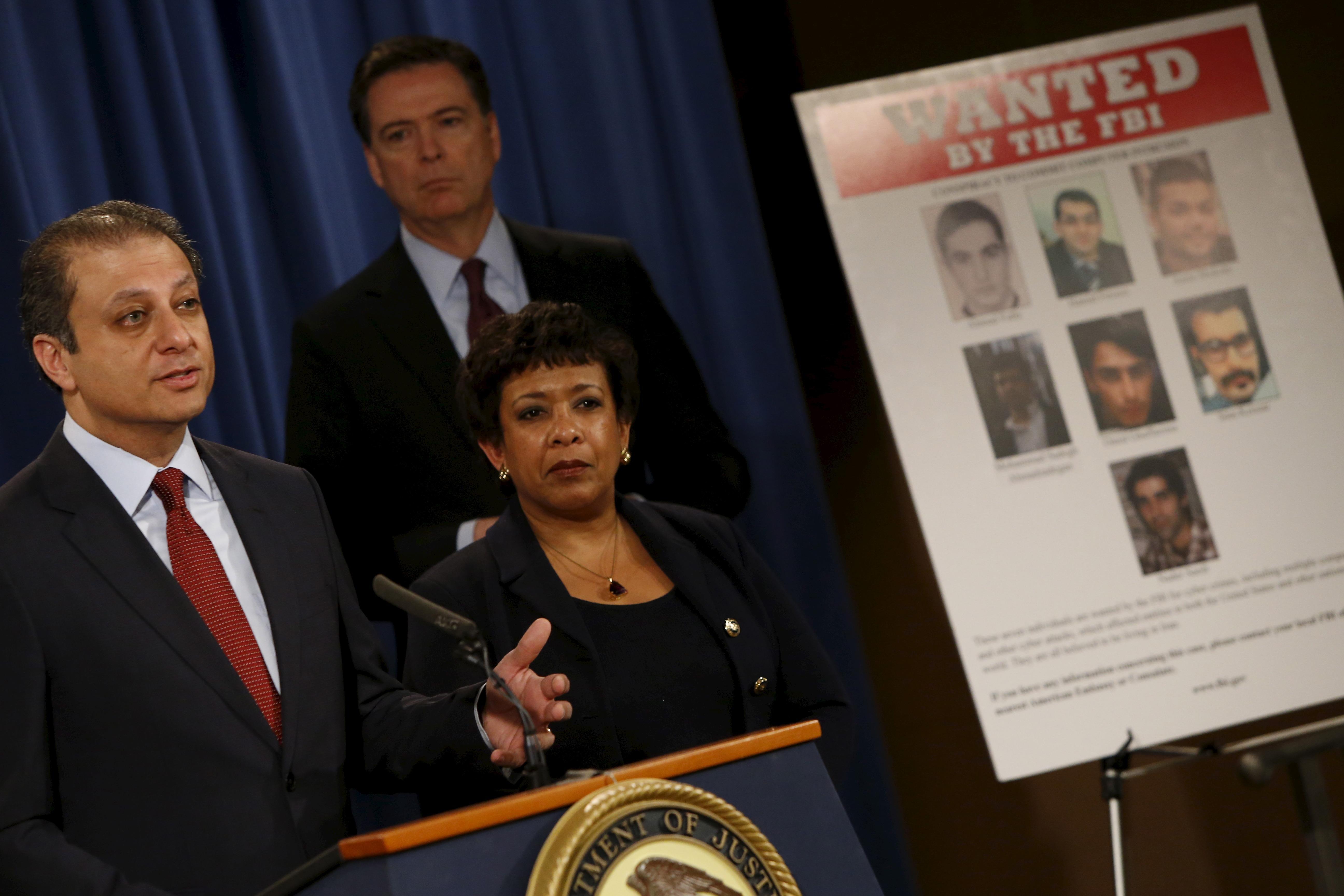 News Wrap: U.S. indicts 7 hackers for attacks on banks