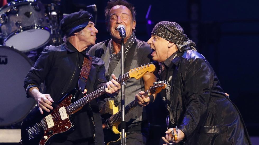 Springsteen cancels North Carolina concert over LGBT rights image