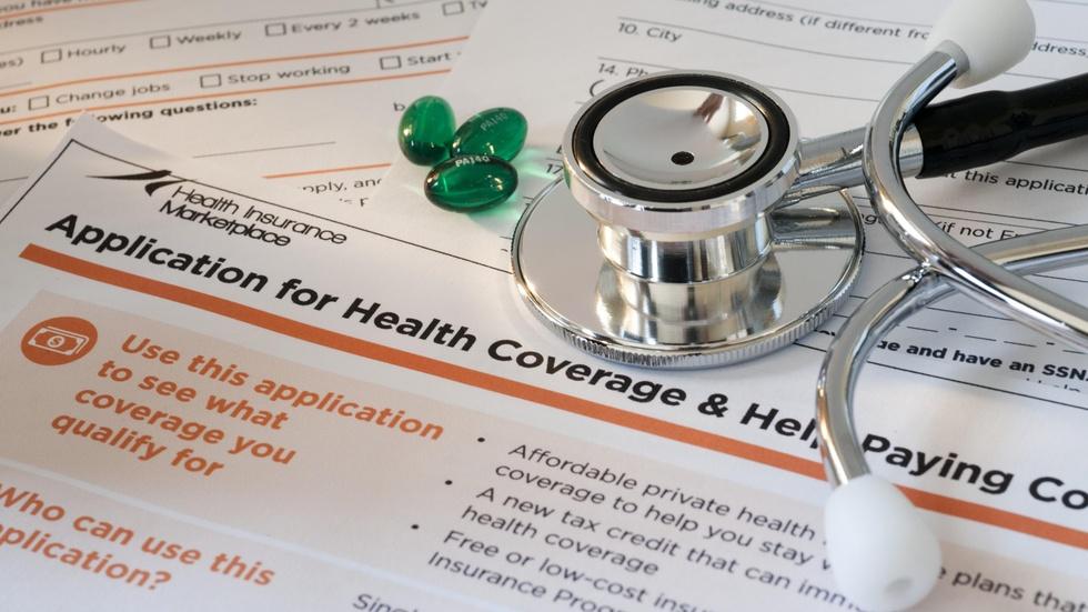 News Wrap: Ruling hands major setback to Obamacare image