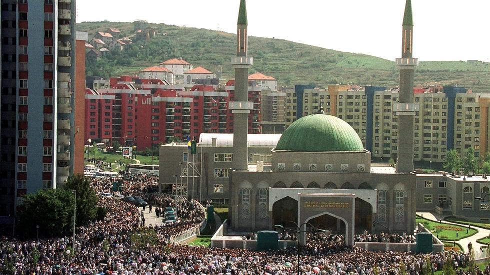 Bosnia struggles to hold back radical Islam image