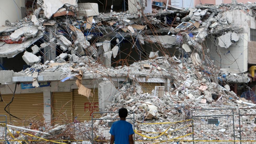 Ecuador looks to rebuild after devastating earthquake image