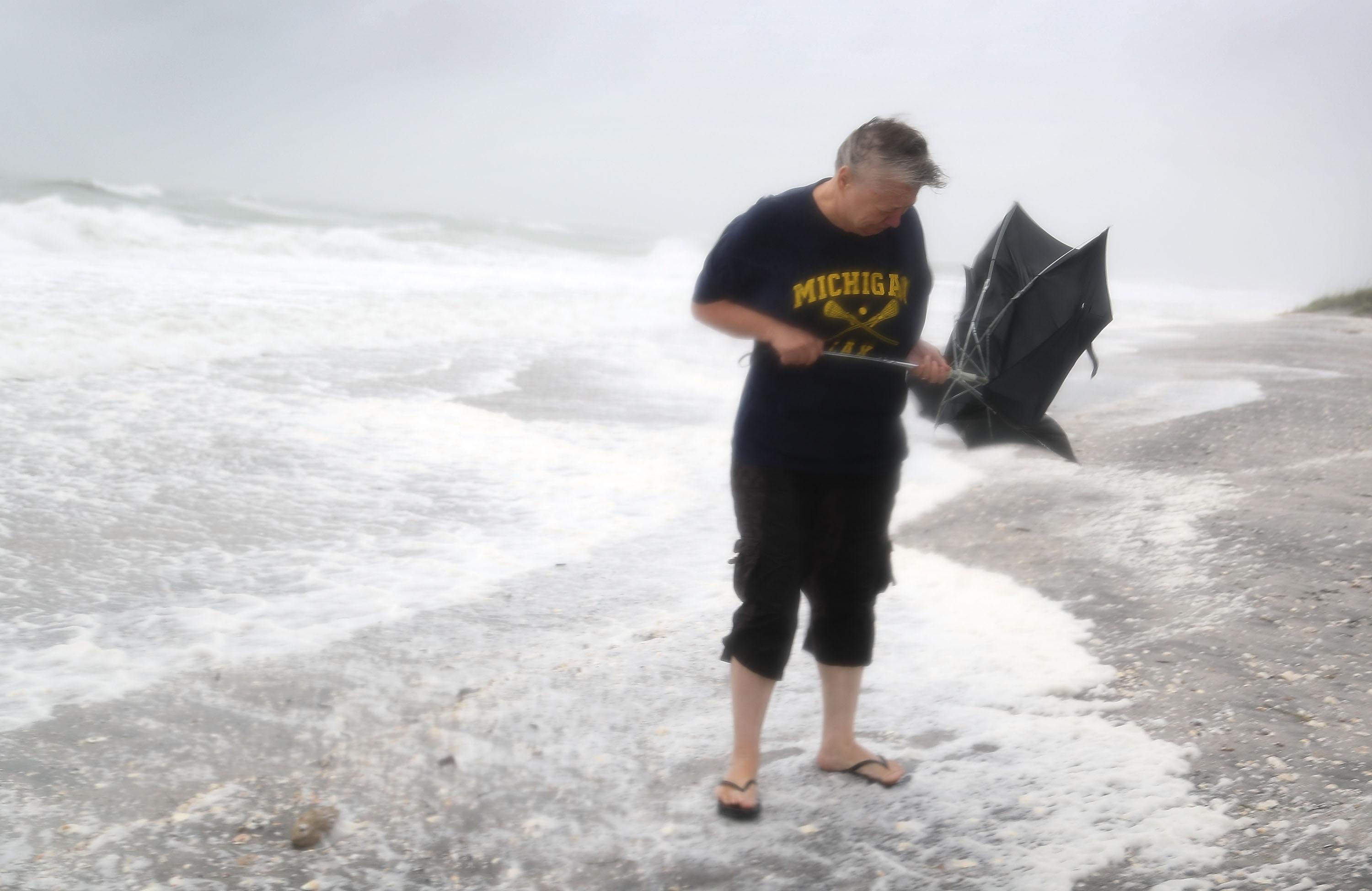 News Wrap: Tropical storm slams FL; Syrian forces make gains