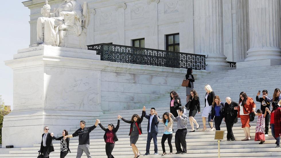Experts weigh in on validity of Obama’s immigration action image