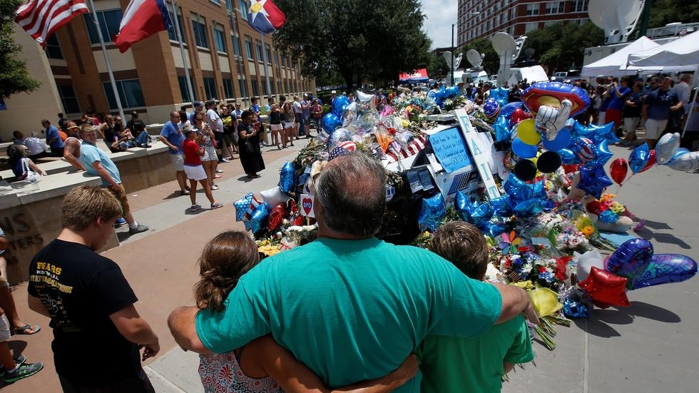Help purge bad cops, black Dallas police leader urges Obama image