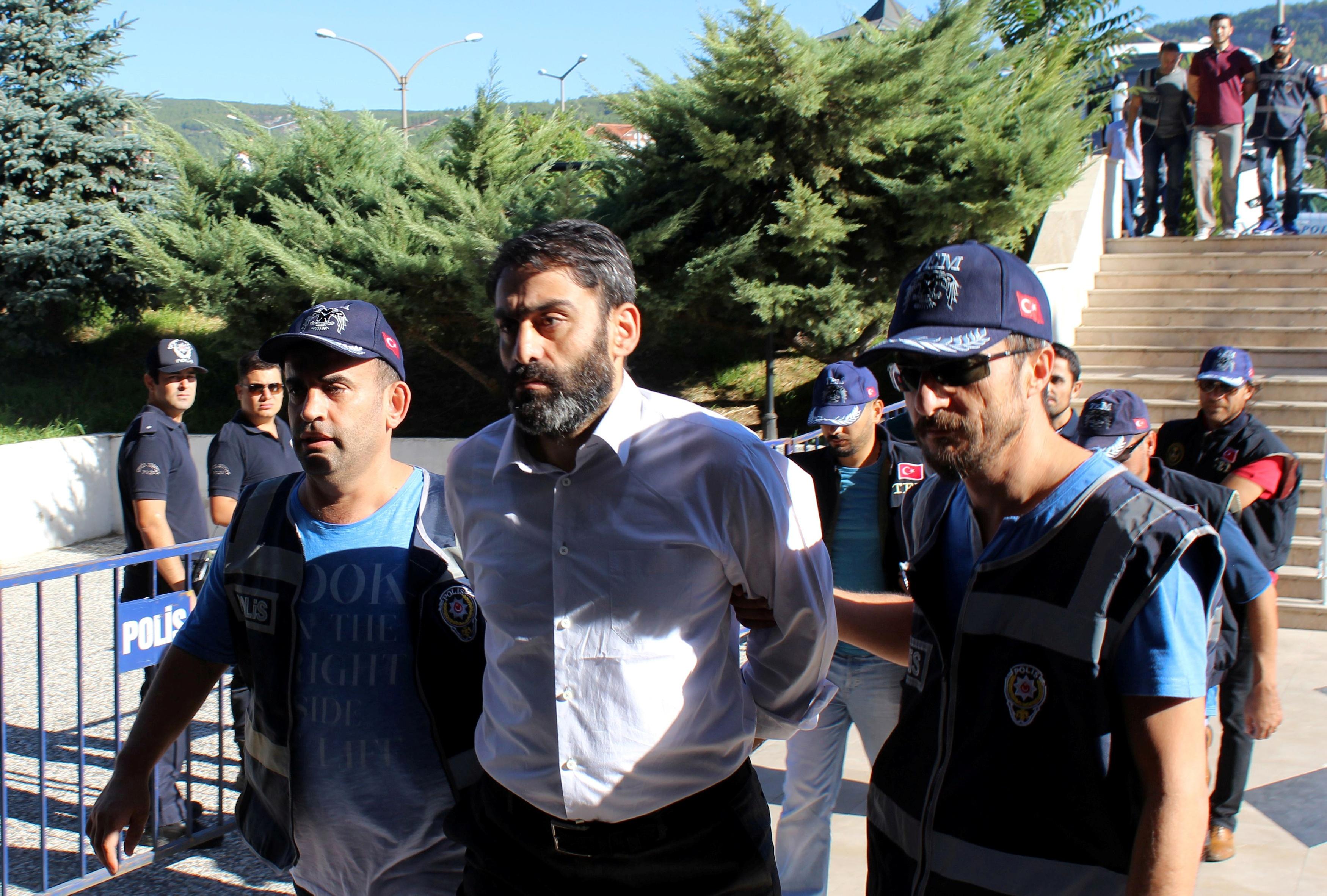 News Wrap: Turkey reshuffles prisons to house coup arrests
