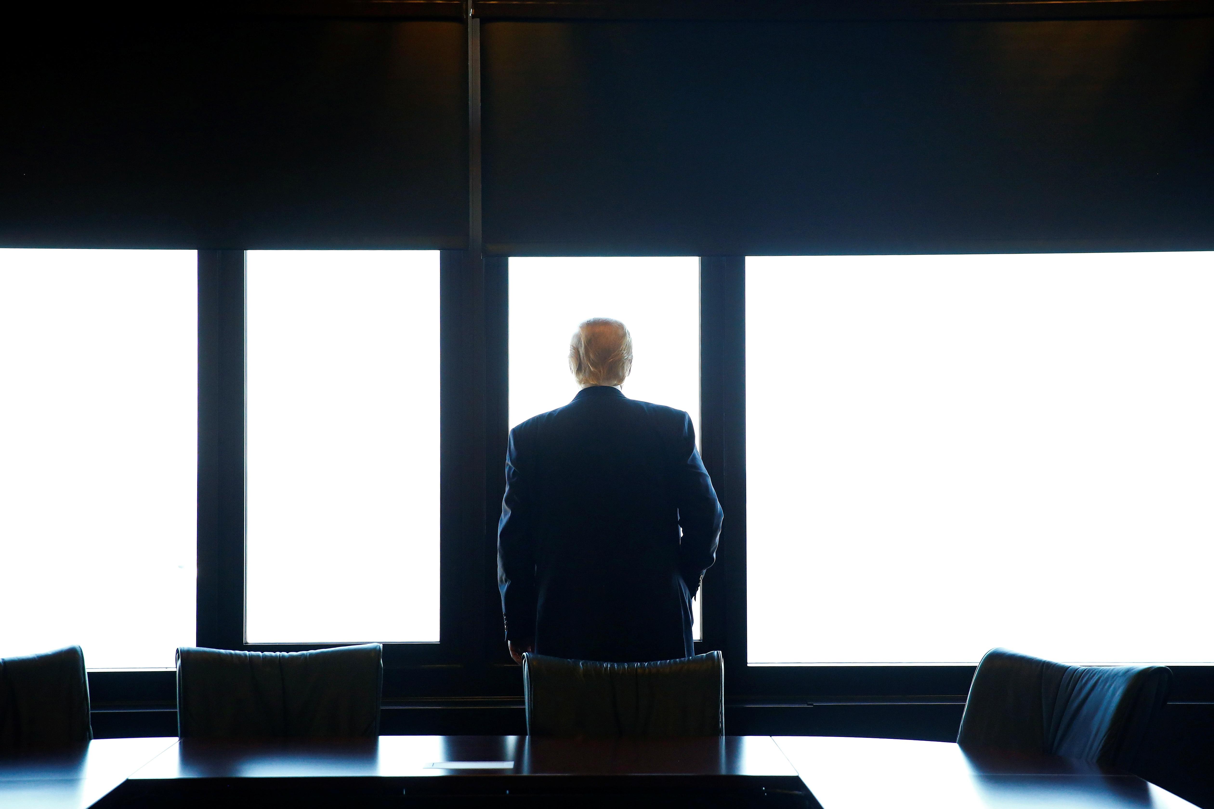 Trump reworks his team; Clinton tries to grow lead in Ohio