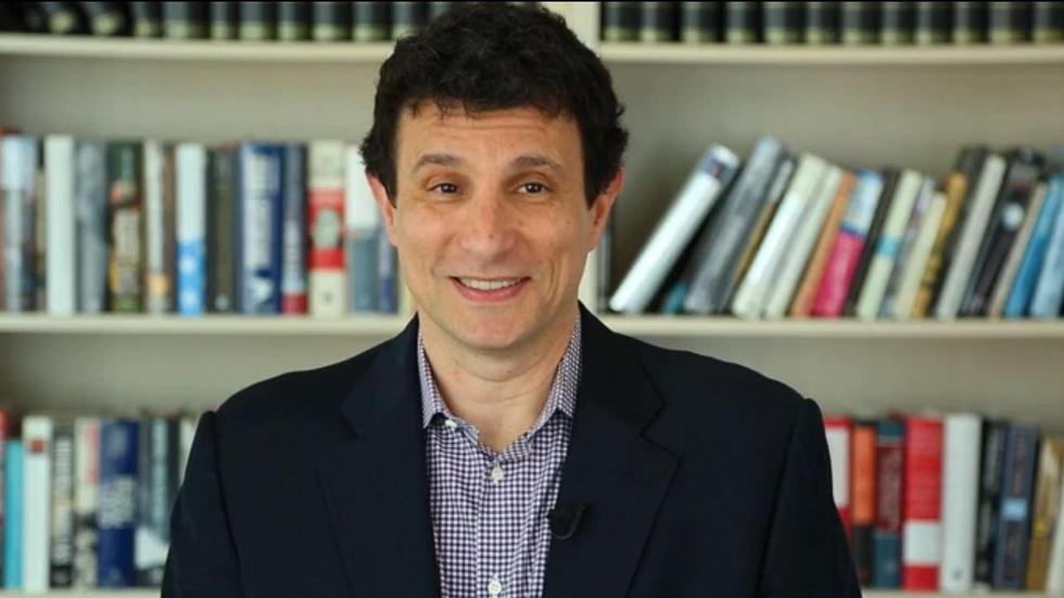 The editor of The New Yorker helps writers find their voice image