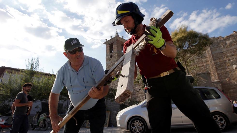 Devastated Italian towns receive global support image