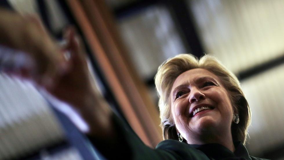With campaign winding down, Clinton leads polls image