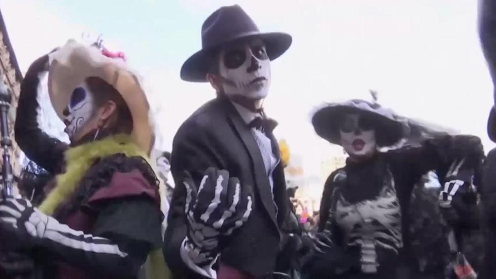 James Bond inspires Dia de los Muertos in Mexico City image