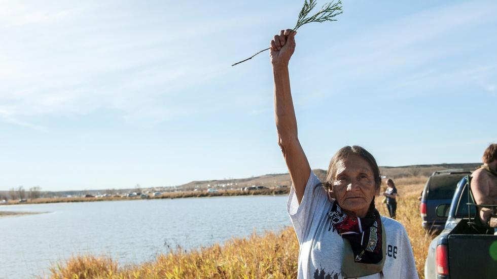 Tensions escalating, Obama suggests Dakota Access reroute image