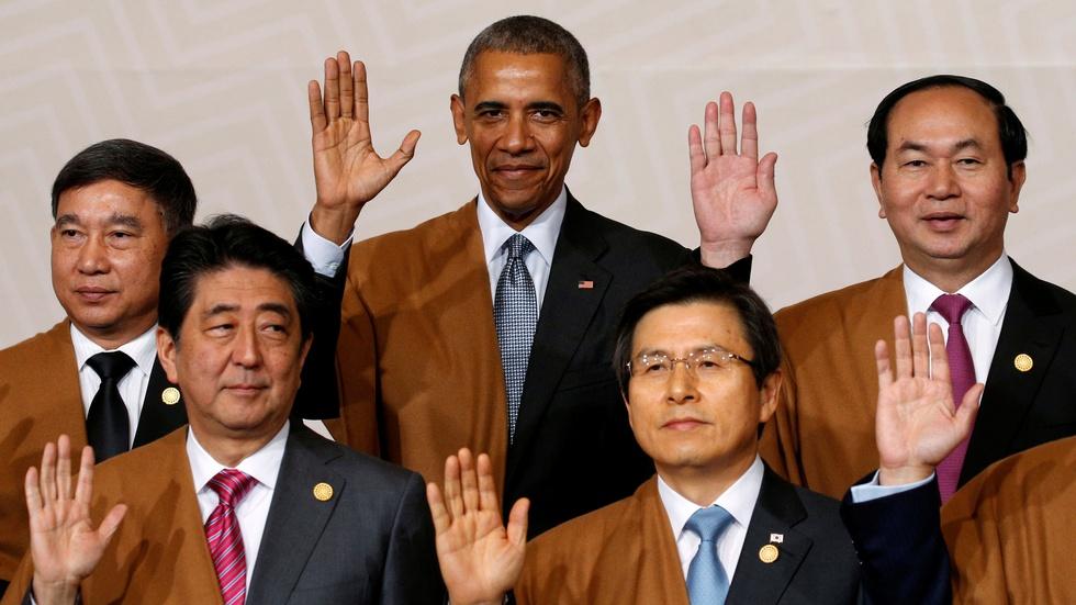 Obama discusses Trump on last foreign trip image