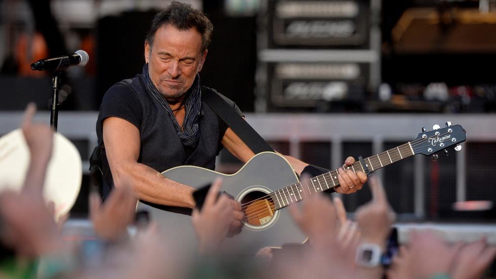 How Bruce Springsteen tackles truth, in song and memoir image