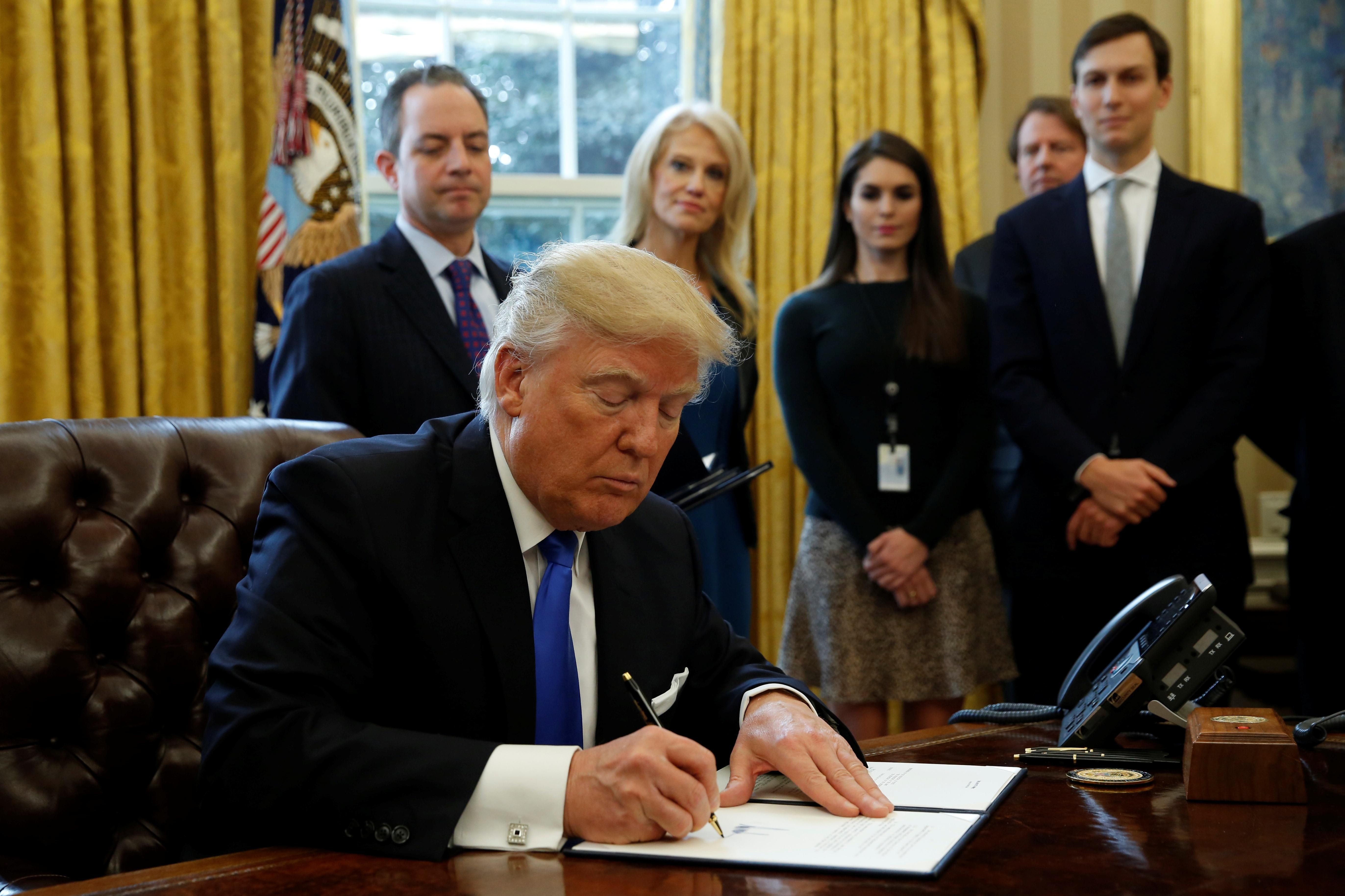 News Wrap: Trump revives Keystone, Dakota pipeline projects