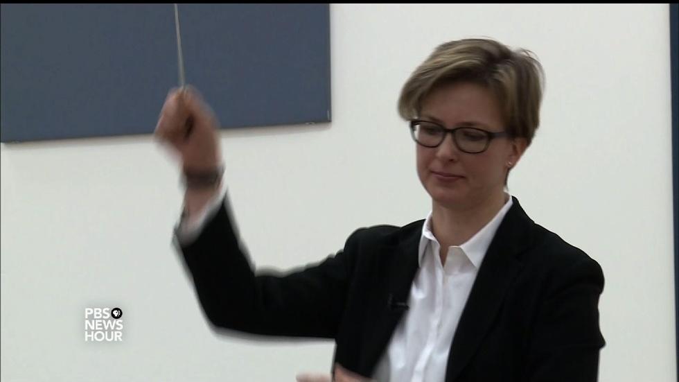 Bringing women conductors to the front of the orchestra image