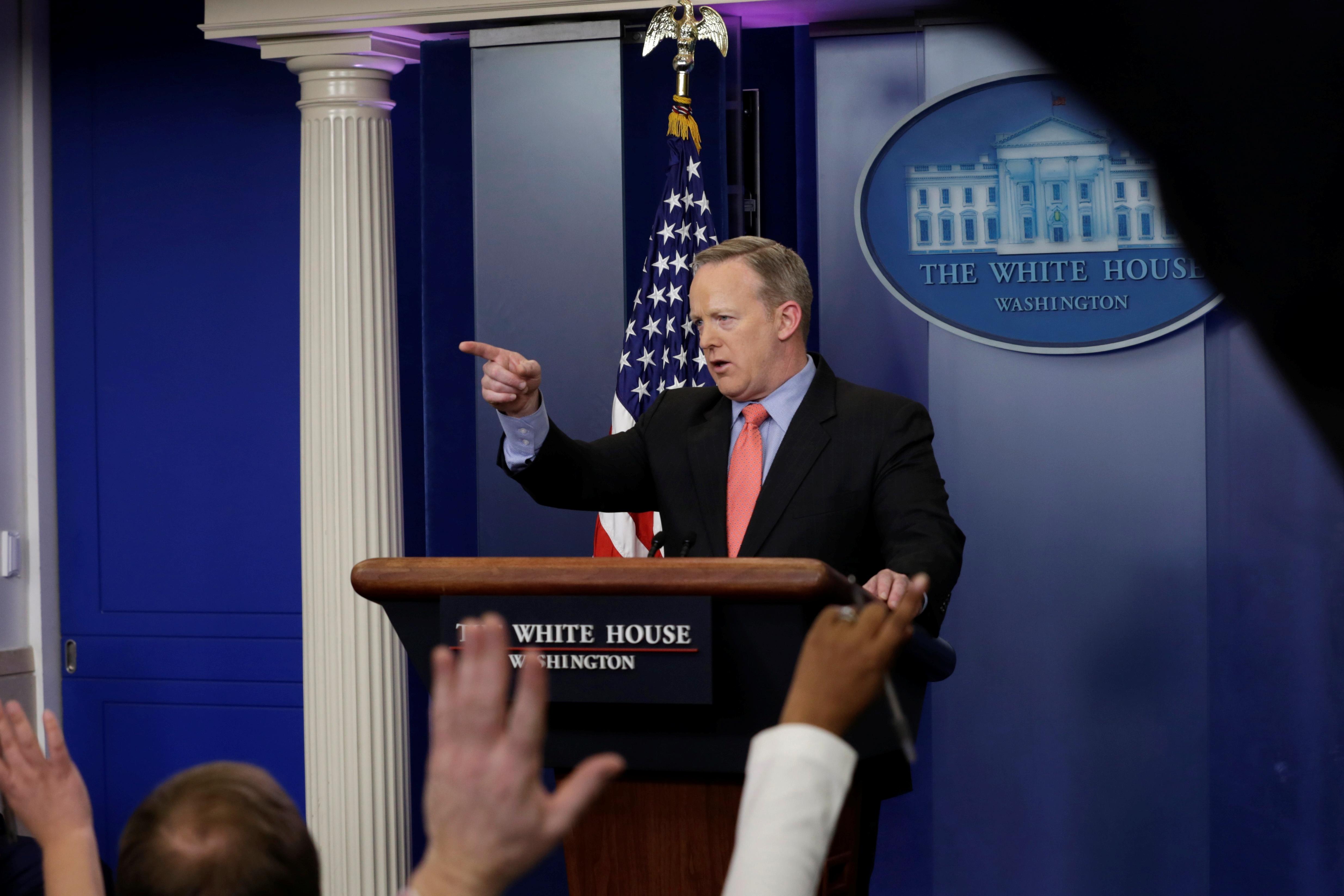 News Wrap: Spicer defends firing of acting attorney general