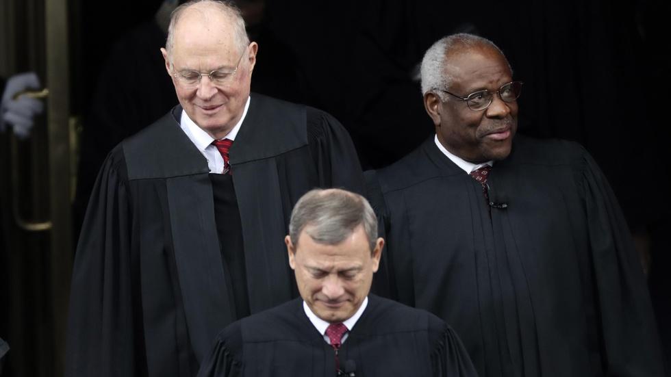Trump’s immigrant ban could lead to U.S. Supreme Court image