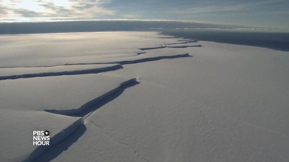 Massive ice shelf break forces researchers to evacuate image