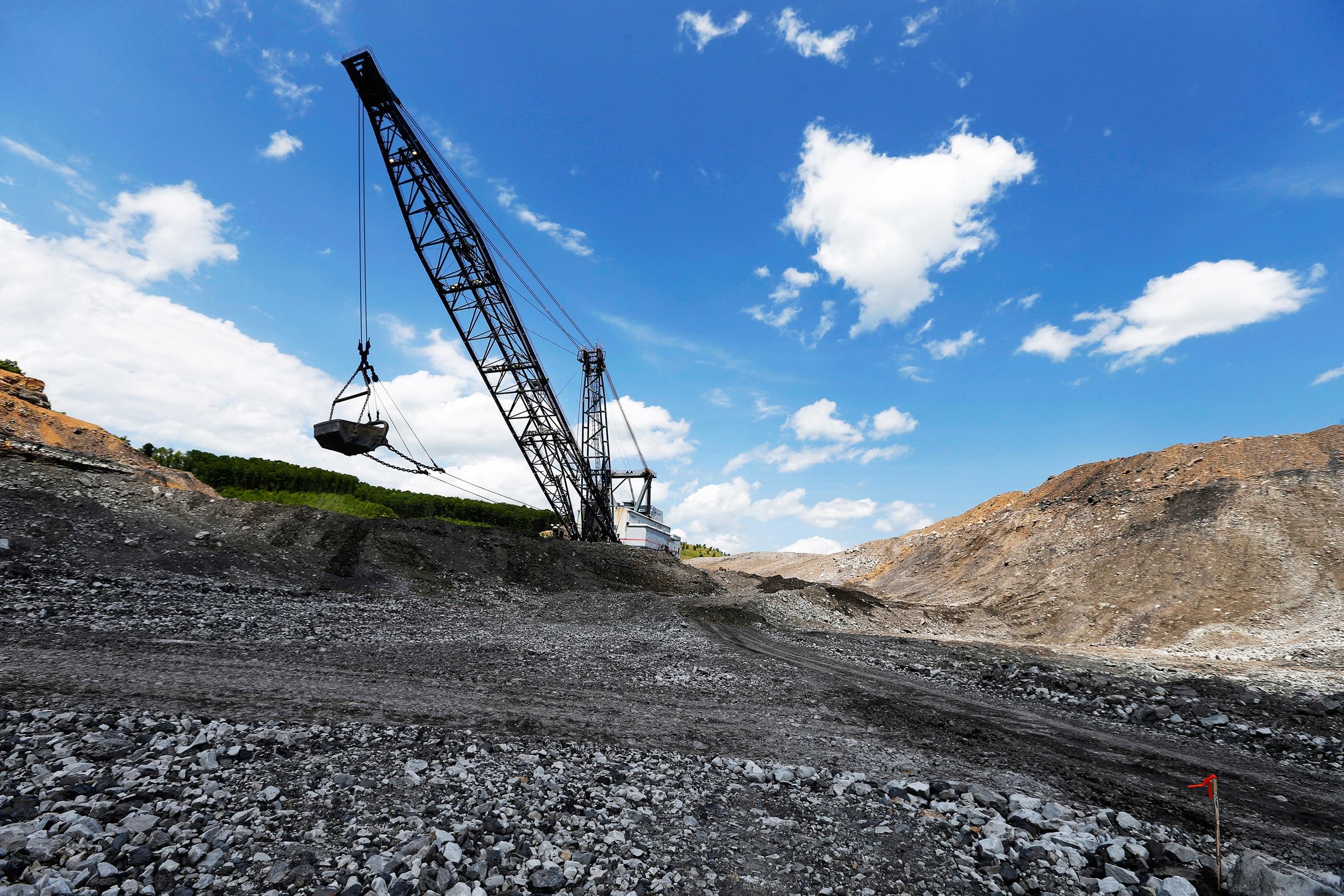 In coal country, putting faith in Trump's economic promises
