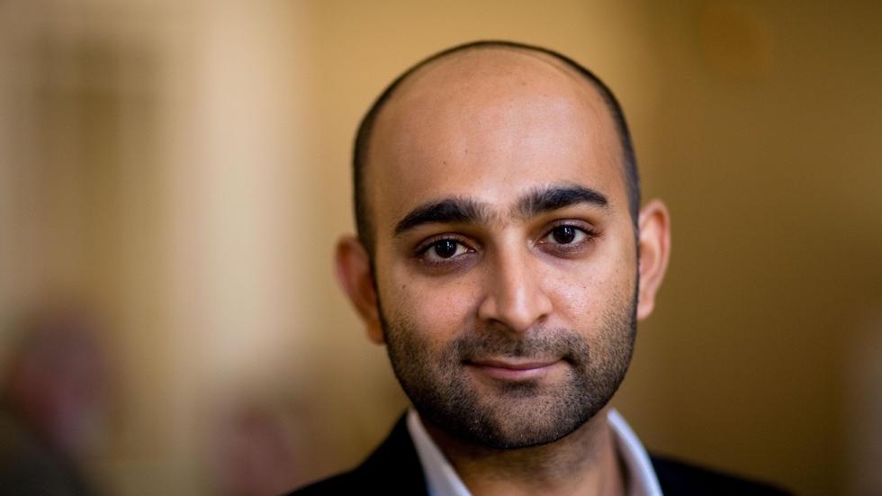 Novel 'Exit West' explores what makes refugees leave home image
