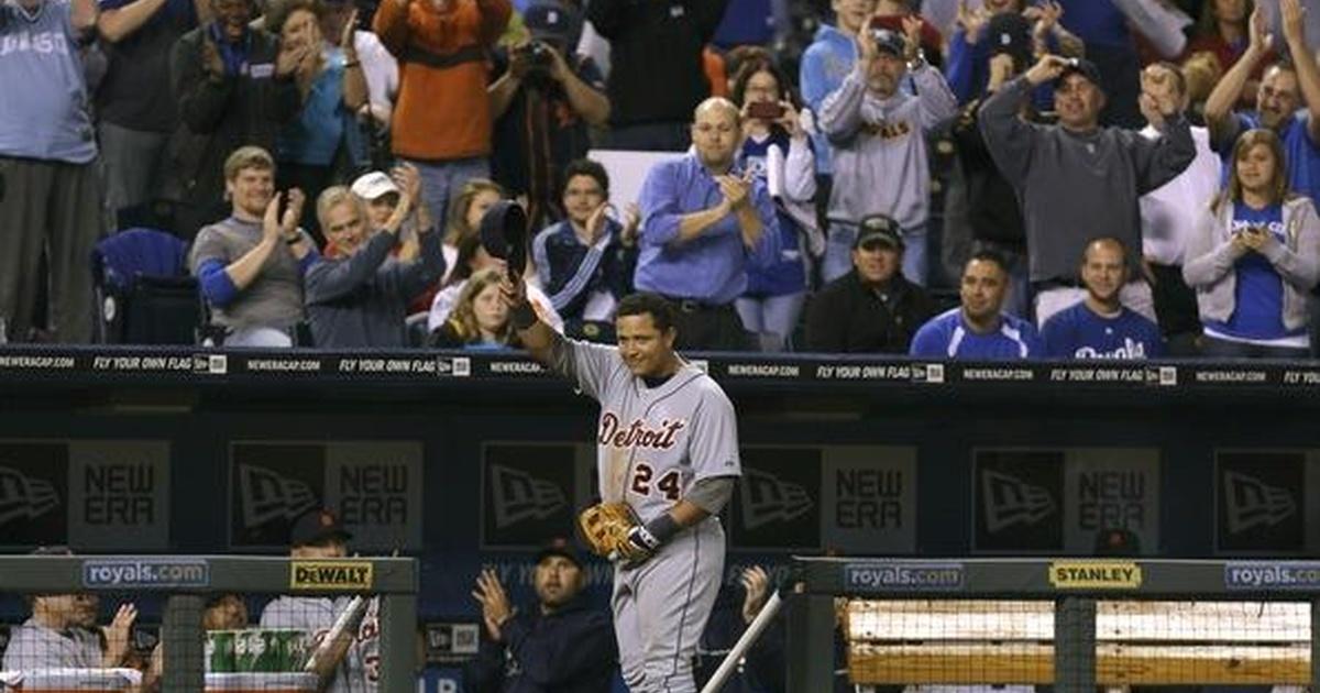 Miguel Cabrera returns to Triple Crown position as Tigers win