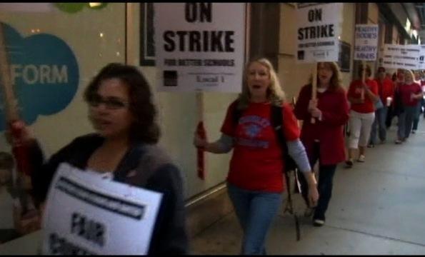 25,000 Chicago Teachers Head to the Picket Lines