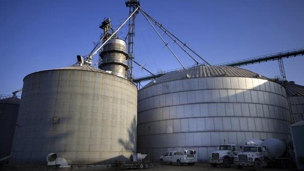 PBS NewsHour Investigating the Dangerous Working Conditions in Grain