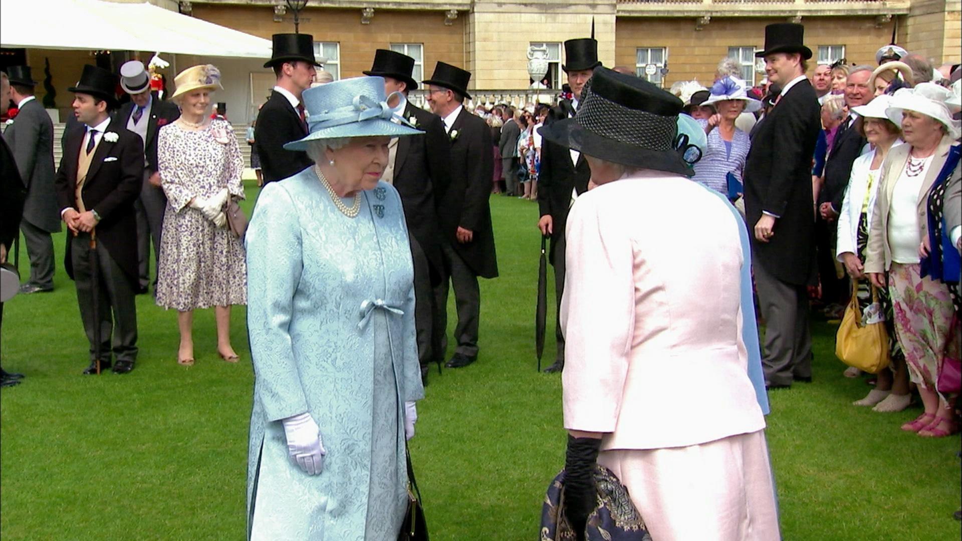 A Sneak Peak At The Gardens Of Buckingham Palace - Living London History