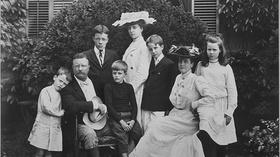 Video thumbnail: The Roosevelts Entrar en acción (1858-1901)