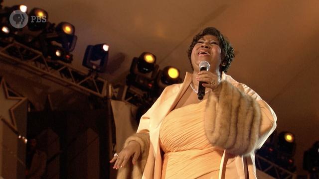 Aretha Franklin Performs 