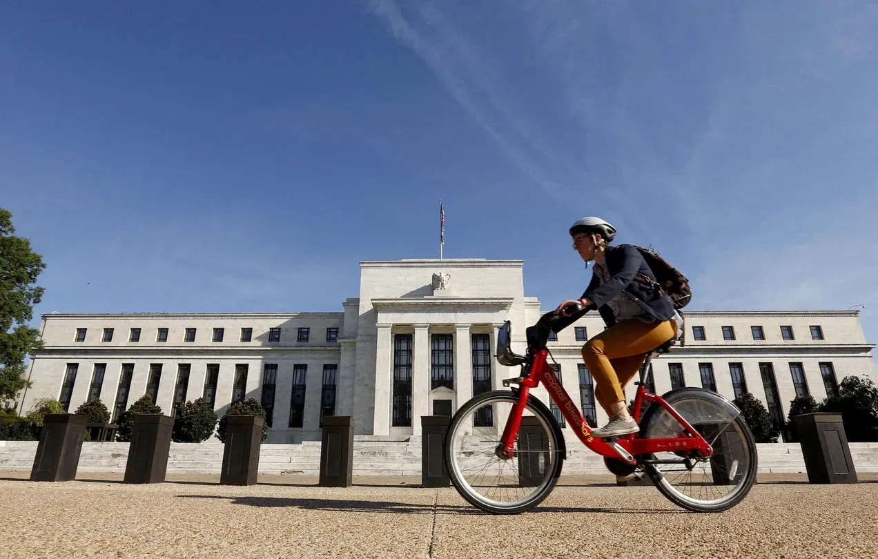 News Wrap: Federal Reserve governor to resign early