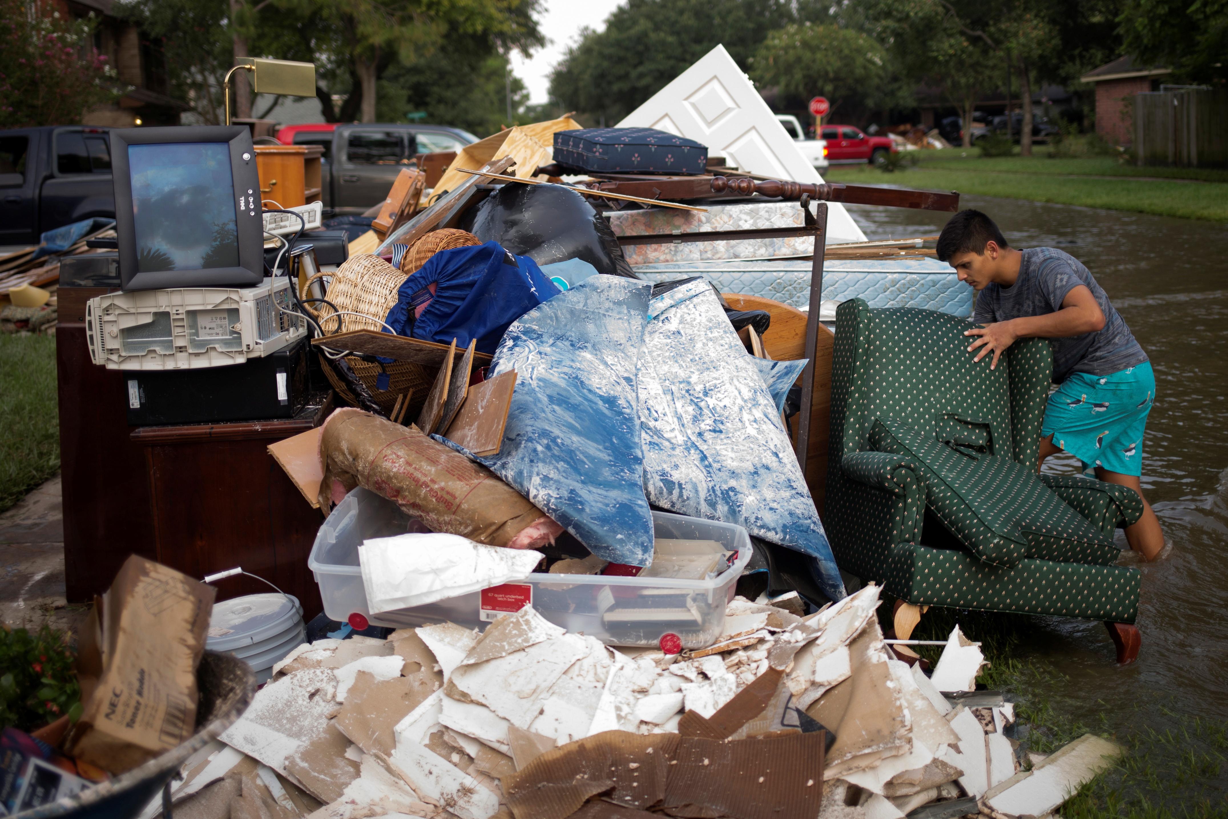 News Wrap: Harvey death toll rises to 60
