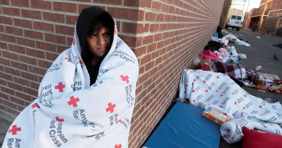PBS News Hour El Paso Clinics Struggle To Care For Influx Of Migrants pbs-news-hour-el-paso-clinics-struggle-to-care-for-influx-of-migrants