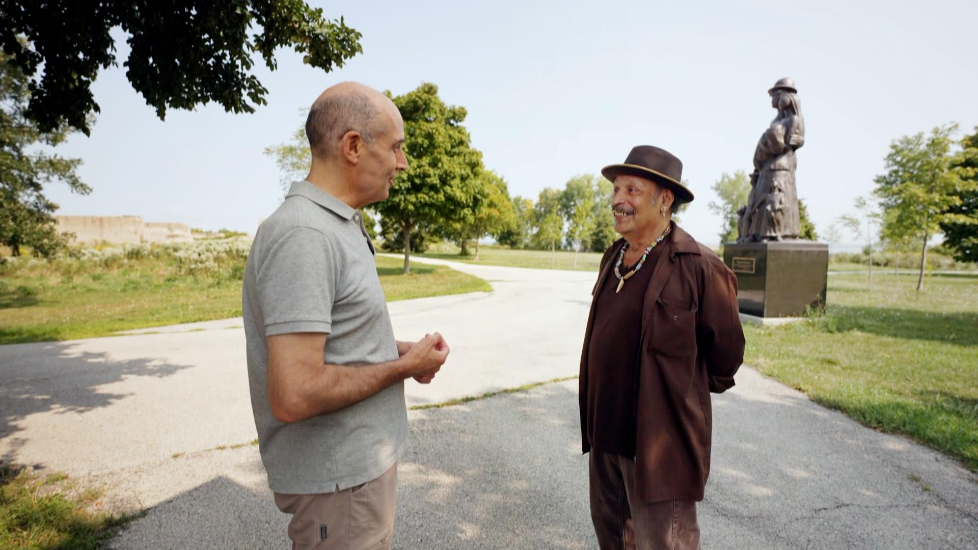 Geoffrey Baer chats with Chicago artist Roman Villarreal