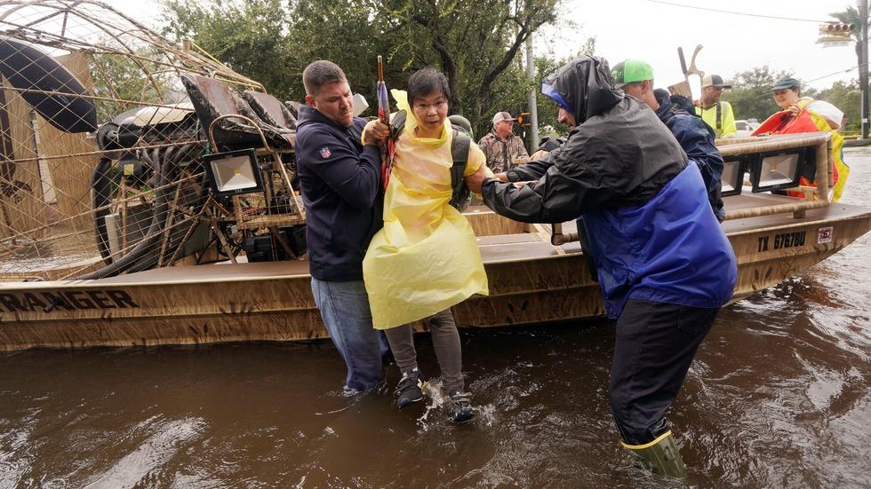 Record-breaking Harvey overwhelms Houston area image