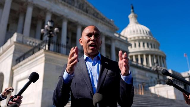 Trump showing no interest in ending shutdown, Jeffries says